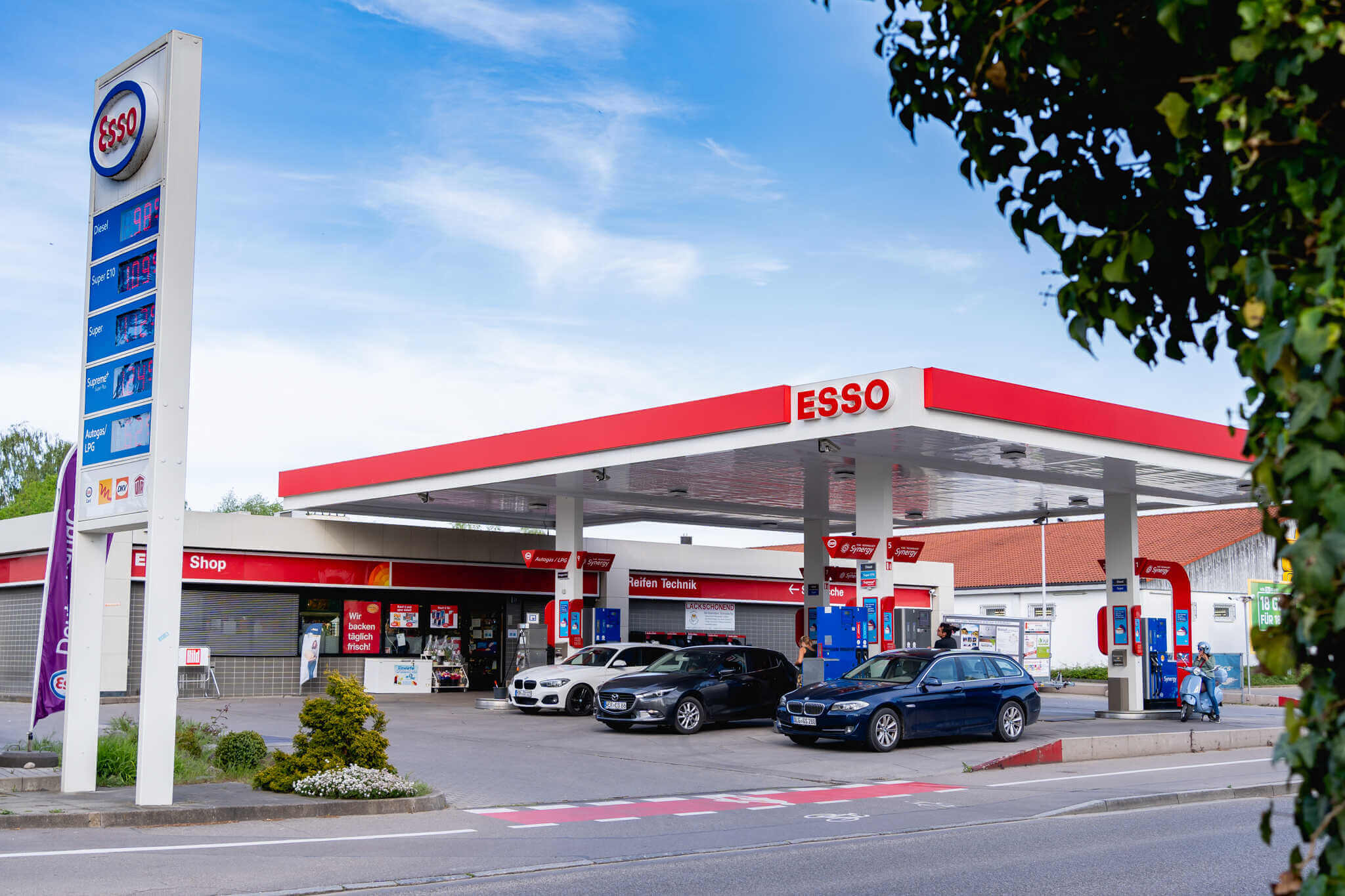 ᐅ Tankstelle Wertingen Esso Station Klein Mehr als nur tanken ᐅ Tankstelle Wertingen Esso Station Klein Mehr als nur tanken